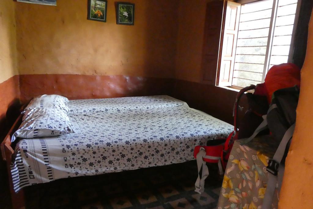 Dinesh House Bed and Breakfast Pokhara Esterno foto