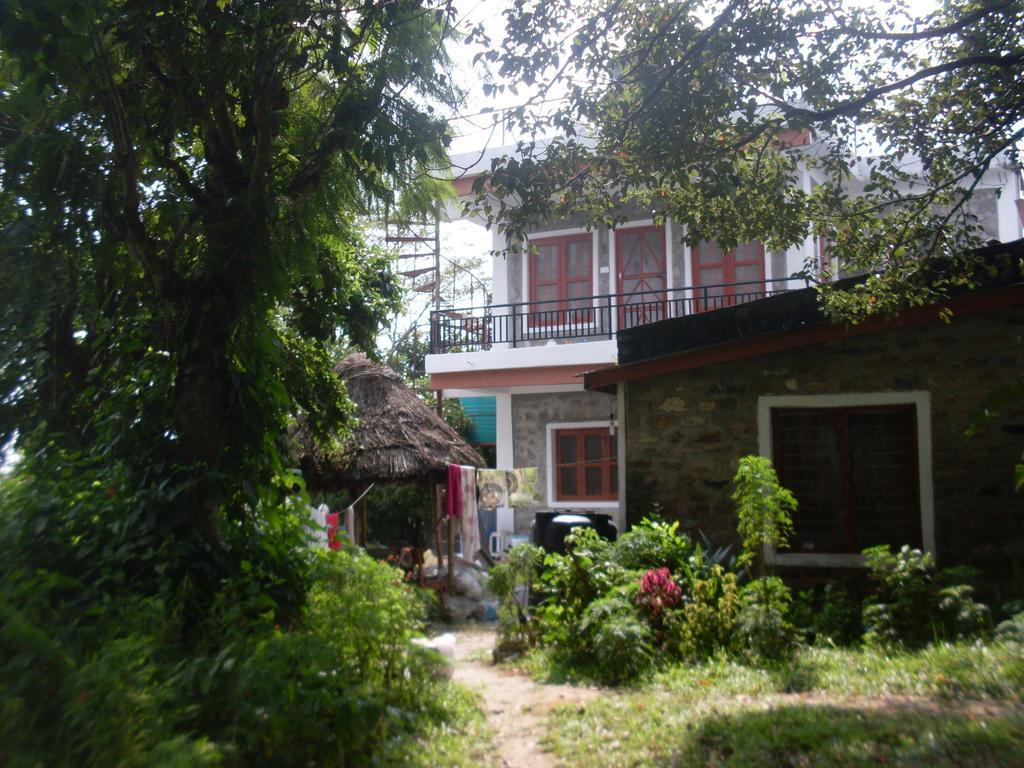 Dinesh House Bed and Breakfast Pokhara Esterno foto