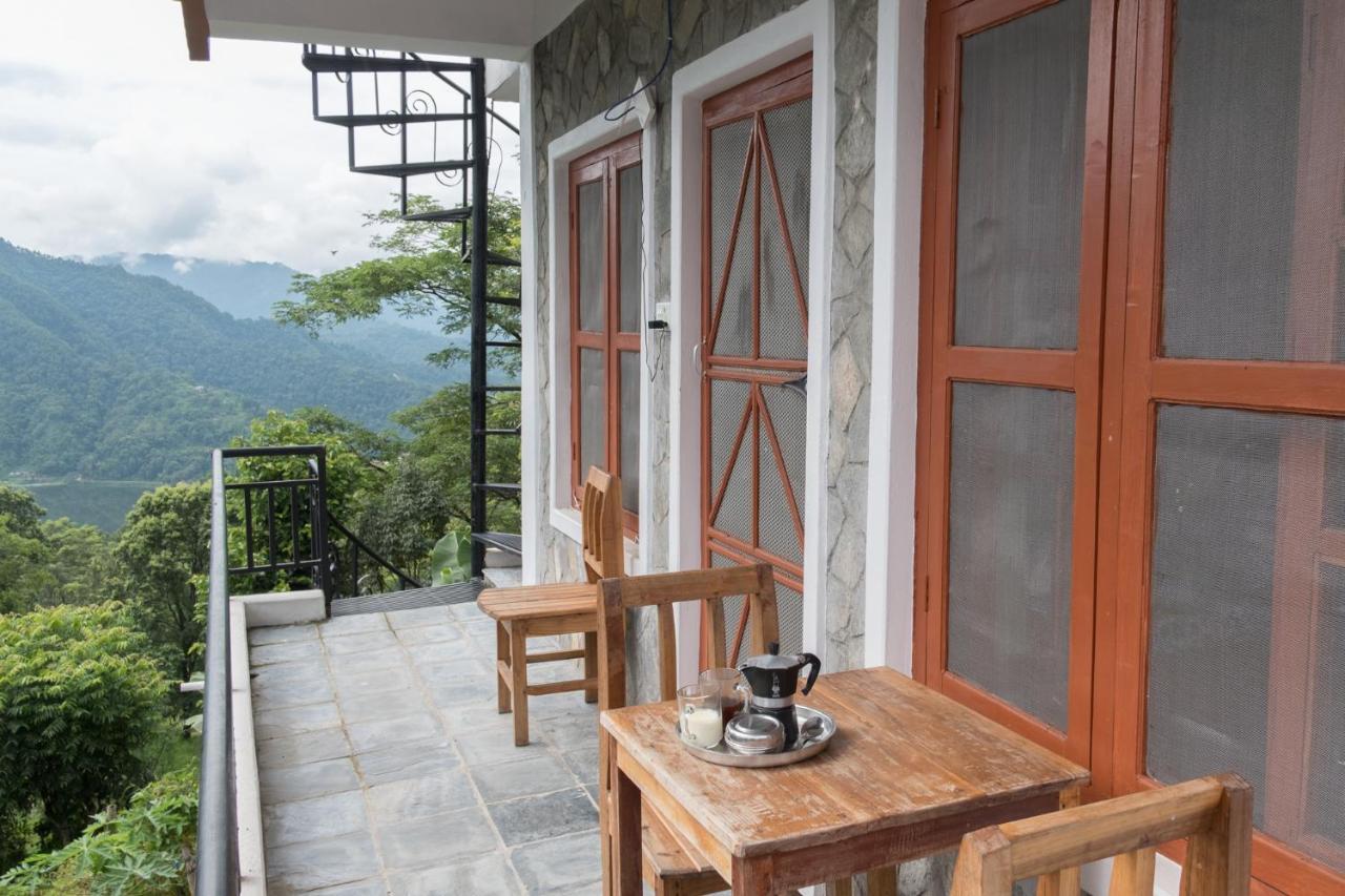 Dinesh House Bed and Breakfast Pokhara Esterno foto