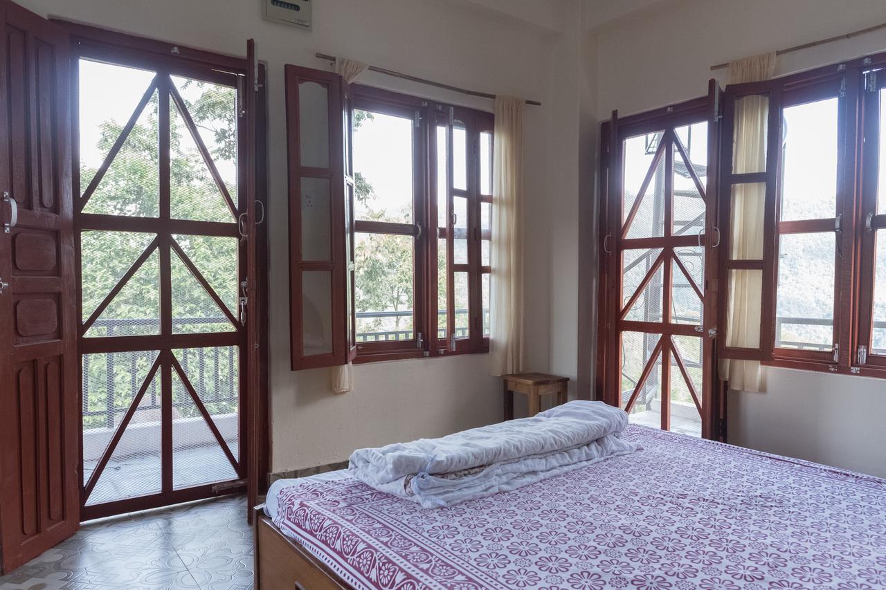 Dinesh House Bed and Breakfast Pokhara Esterno foto